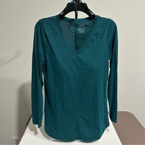 Women Modern Essentials V-neck Metallic Tunic Long Sleeves Green Top by Apt. 9